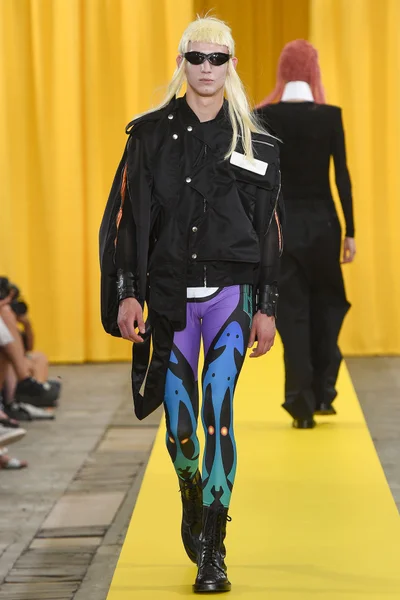 Look 15